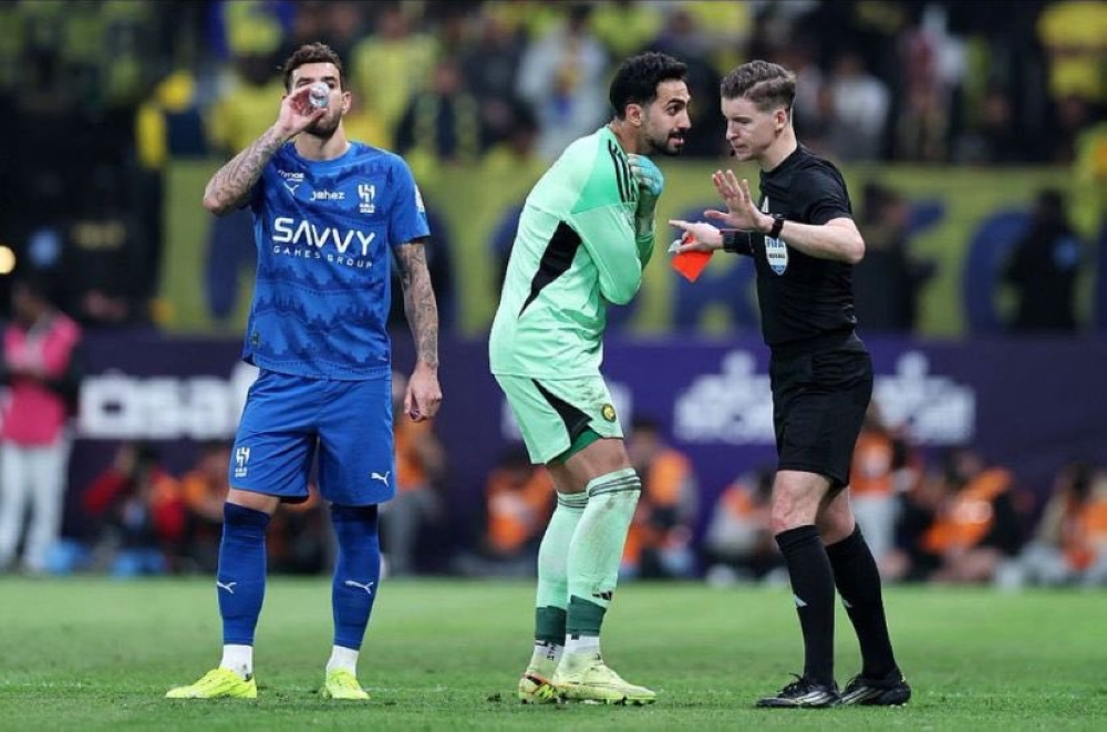 إيقاف نواف العقيدي مباراتين وتغريمه بعد طرده أمام الهلال