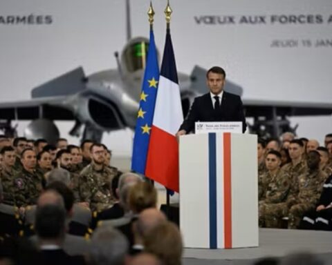 فرنسا تنشر قوات في غرينلاند رداً على مساعي ترامب للسيطرة عليها