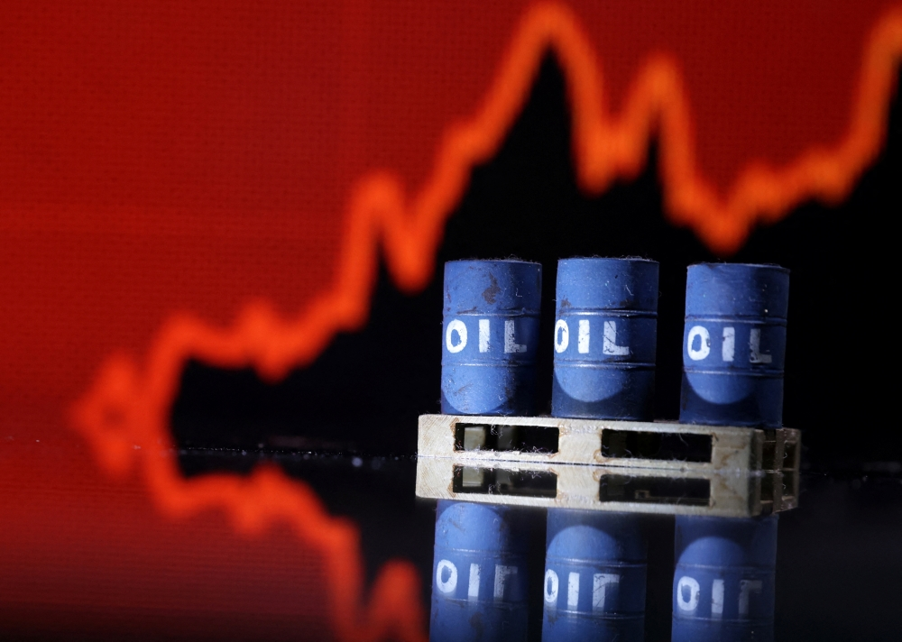 Oil prices fall 3% after Trump's comments on Iran