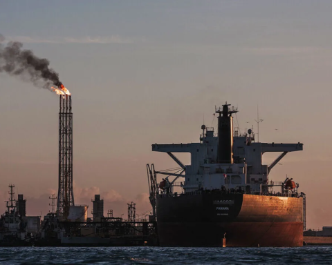 The US sells Venezuelan oil for $500 million and reveals the details