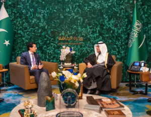 وزير الطاقة السعودي يبحث تعزيز التعاون النفطي مع باكستان