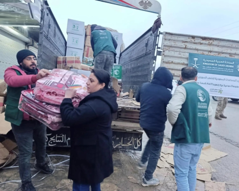 King Salman Center distributes 560 blankets to displaced people in Aleppo