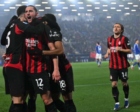 ميلان يهزم كومو 3-1 في الدوري الإيطالي: تألق رابيو ونكونكو