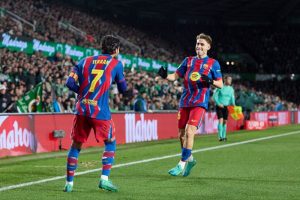 Barcelona defeat Racing Santander 2-0 and qualify for the Copa del Rey quarter-finals