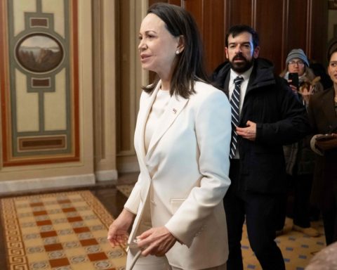 ماتشادو تهدي ترامب جائزة نوبل للسلام: تفاصيل اللقاء ودلالاته