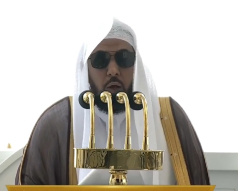 The preacher of the Grand Mosque explains the importance of time and interprets Surah Al-Asr