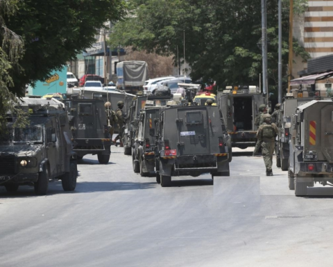 West Bank arrests: Israeli forces detain 7 Palestinians, settler attacks