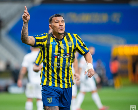 التعاون وصيف دوري روشن رغم أخطاء التحكيم أمام الأهلي