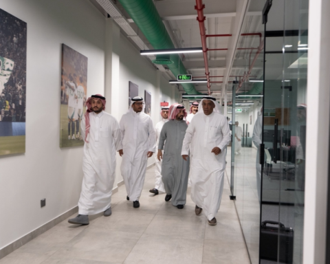 رابطة الدوري السعودي تتابع تطوير الأندية ميدانيًا