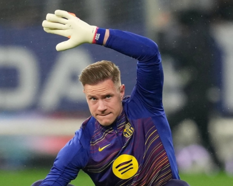 تير شتيغن يقترب من الرحيل عن برشلونة بسبب فليك