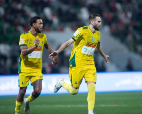 كوستاس فورتونيس يقود الخليج للفوز على الأخدود في دوري روشن