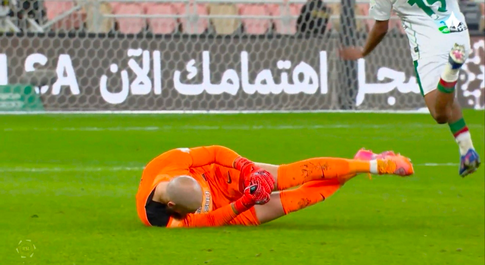 خبير تحكيمي يؤكد صحة طرد رايكوفيتش أمام الاتفاق بدوري روشن