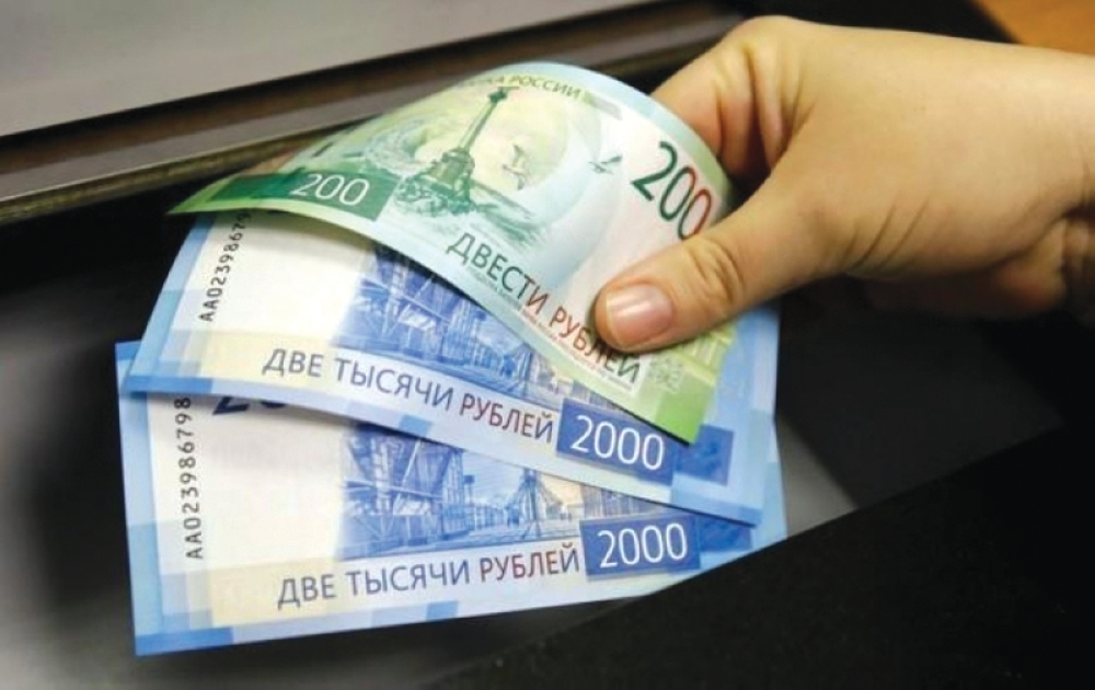 المركزي الروسي يرفع سعر الروبل أمام الدولار واليورو