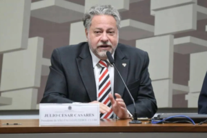 إقالة رئيس نادي ساو باولو البرازيلي بتهمة اختلاس أموال