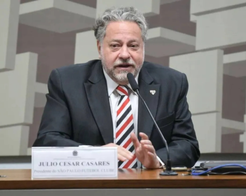 إقالة رئيس نادي ساو باولو البرازيلي بتهمة اختلاس أموال