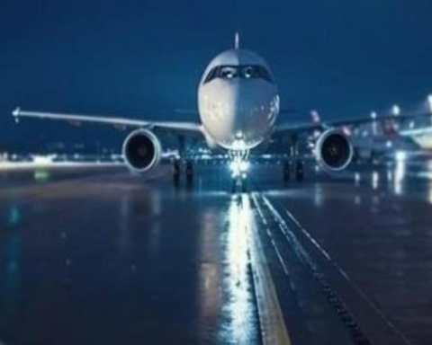 فقدان طائرة إندونيسية: تفاصيل اختفاء 10 أشخاص وعمليات البحث