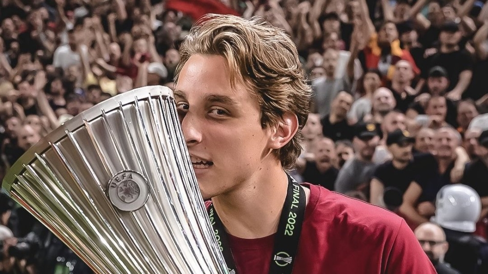 روما يفسخ عقد إدواردو بوفي: رحلة جديدة نحو إنجلترا