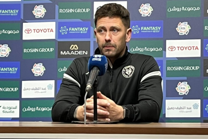 مدرب الخلود يهاجم التحكيم بعد مباراة الأهلي في دوري روشن