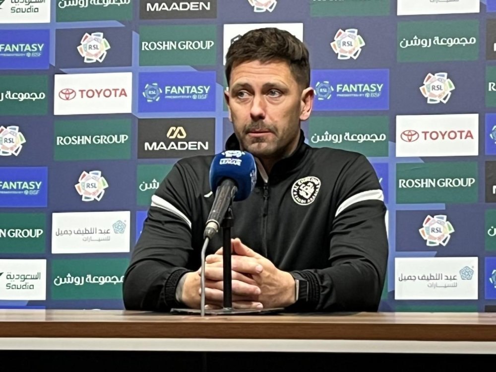 مدرب الخلود يهاجم التحكيم بعد مباراة الأهلي في دوري روشن