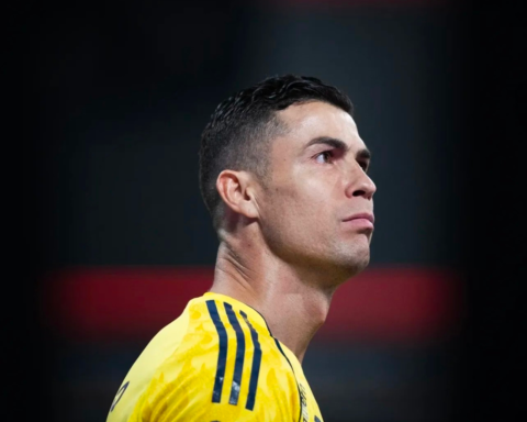 فيديو اعتذار رونالدو لغروهي بعد إشارة البكاء في مباراة النصر والشباب