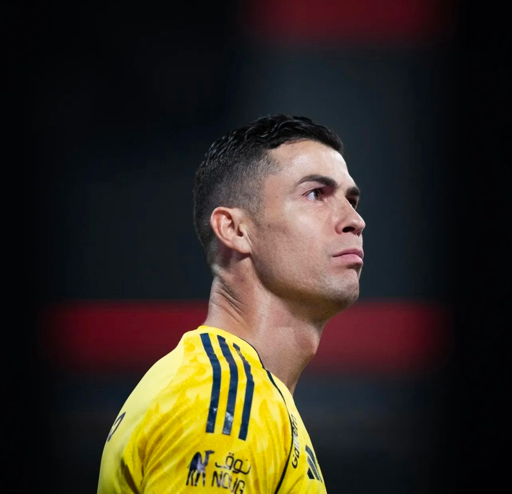 فيديو اعتذار رونالدو لغروهي بعد إشارة البكاء في مباراة النصر والشباب