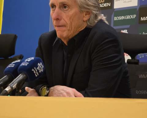 جيسوس يوضح تصريحاته عن الهلال والنفوذ السياسي