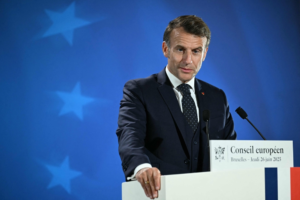 ماكرون يتوعد ترامب برد أوروبي موحد على رسوم غرينلاند