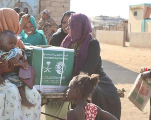 مركز الملك سلمان يوزع مساعدات في السودان وتشاد ولبنان والنيجر