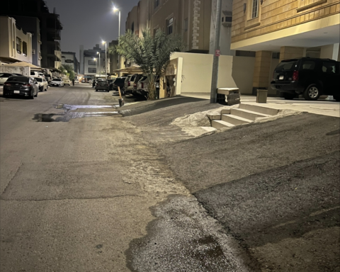 الاعتداء على الأرصفة في جدة: تشوه بصري وعقوبات رادعة