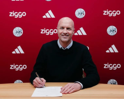 جوردي كرويف مديراً فنياً لأياكس أمستردام لإنقاذ الموسم