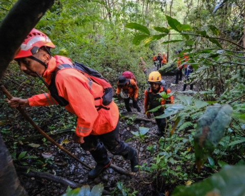 العثور على حطام طائرة إندونيسية مفقودة ومصير الركاب مجهول