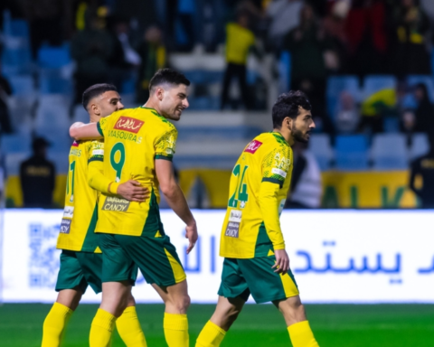 الخليج يكتسح الأخدود ويواصل أرقامه القياسية في دوري روشن