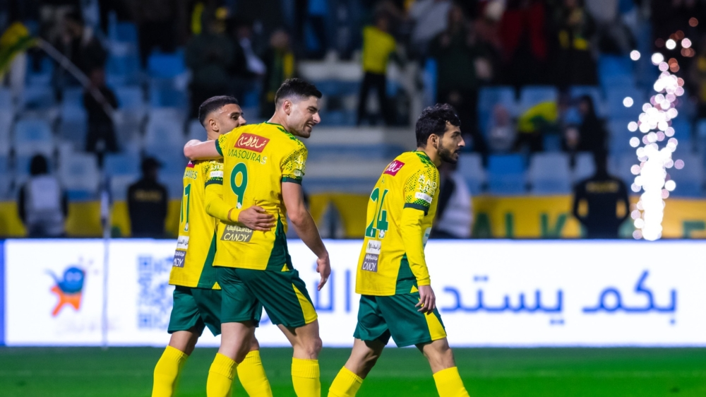 الخليج يكتسح الأخدود ويواصل أرقامه القياسية في دوري روشن