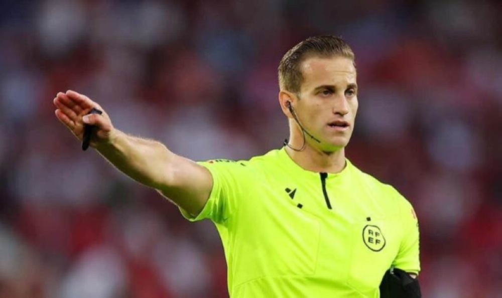 من هو خافيير ألبيرولا حكم مباراة الهلال ونيوم؟ أرقام وحقائق