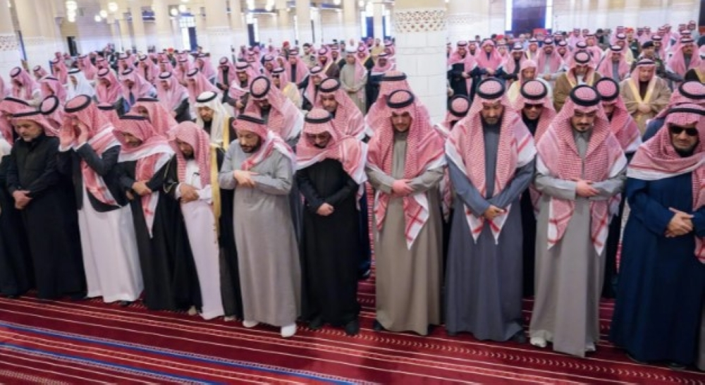The Governor of Riyadh performs the funeral prayer for Prince Bandar and Princess Moudi