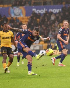 Newcastle draw with Wolverhampton in the English Premier League