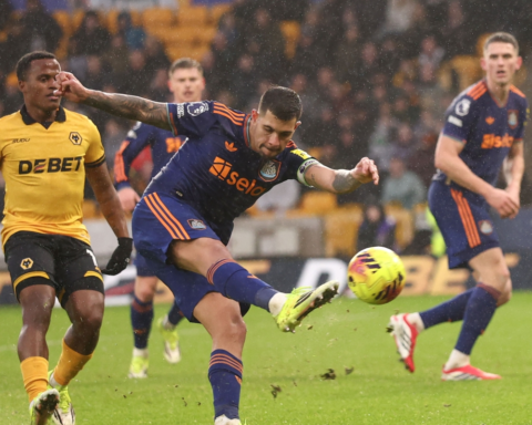 نيوكاسل يتعادل مع ولفرهامبتون في الدوري الإنجليزي الممتاز