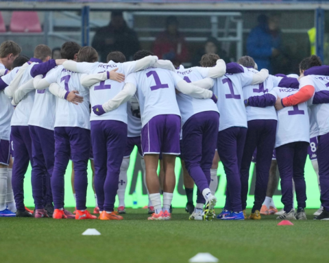 Fiorentina defeats Bologna 2-1 in tribute to its late president Rocco Commisso