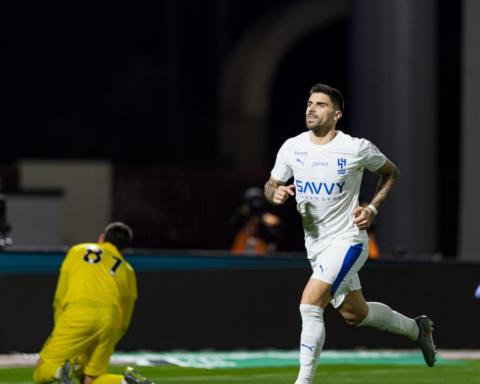 الهلال يهزم نيوم 2-1 ويحلق في صدارة دوري روشن السعودي