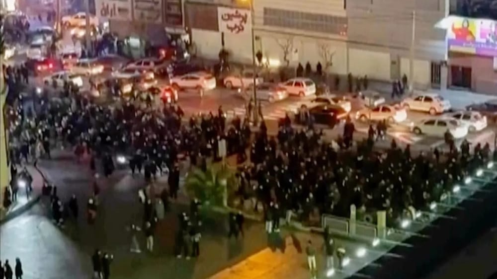 إقالة رئيس إيرانسيل لرفضه قطع الإنترنت: تفاصيل الأزمة في إيران