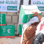 مركز الملك سلمان للإغاثة يوزع 550 سلة غذائية في حضرموت