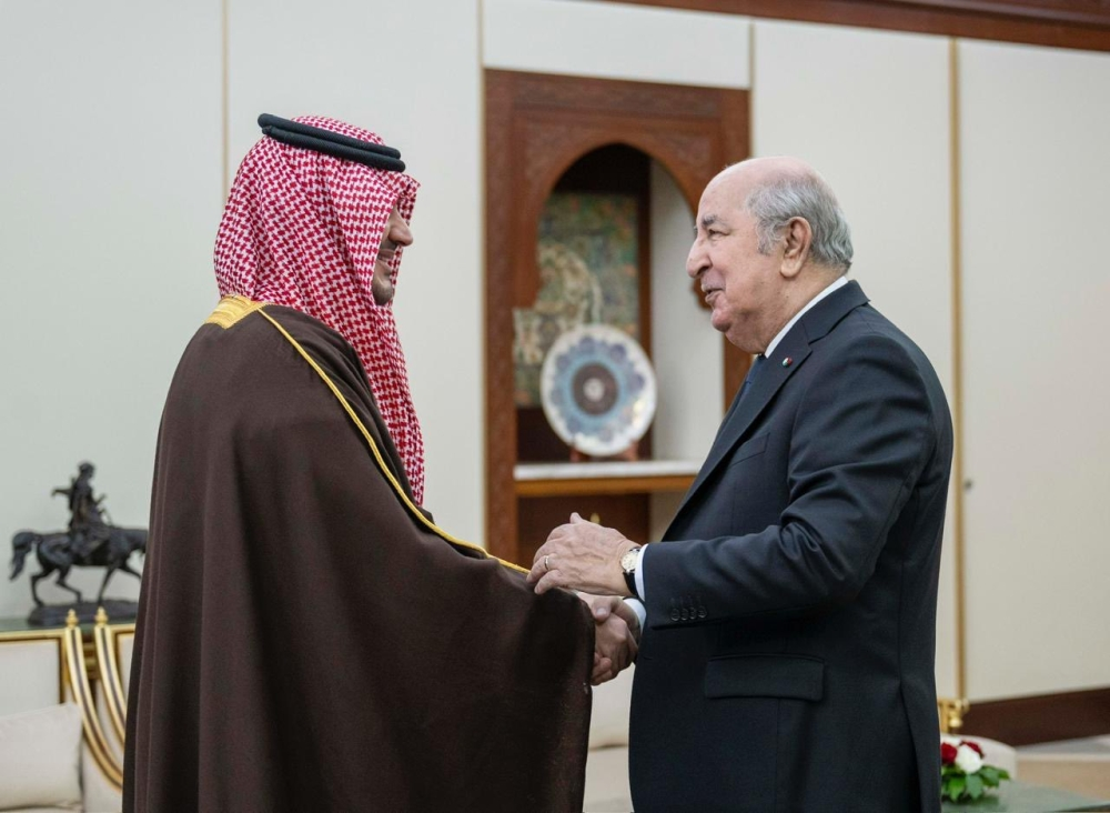 وزير الداخلية السعودي يلتقي الرئيس الجزائري لتعزيز الأمن