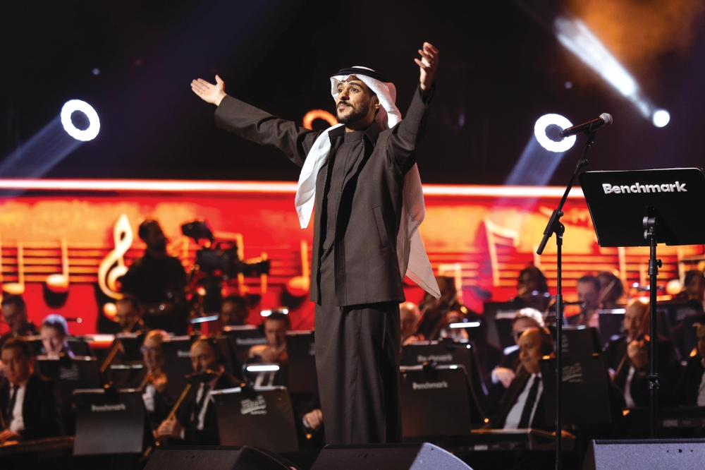 محمد عبده يتألق في فبراير الكويت 2024 مع عايض وميامي