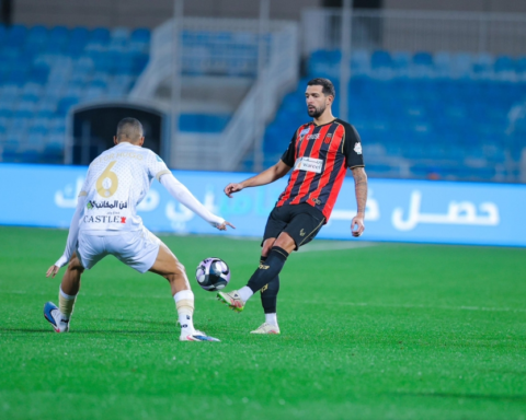 الأخدود والرياض.. مواجهة مصيرية للهروب من الهبوط بدوري روشن