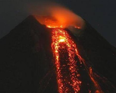 Mayon volcano activity in the Philippines: warnings and evacuation of residents