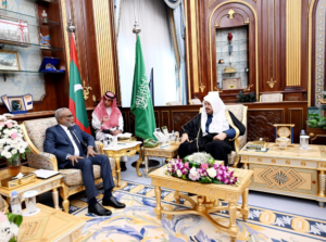 The Speaker of the Shura Council discusses strengthening parliamentary cooperation with his Maldivian counterpart