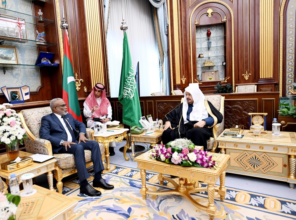 رئيس الشورى يبحث تعزيز التعاون البرلماني مع نظيره المالديفي