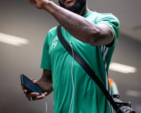 مستقبل فرانك كيسيه: الأهلي يقدم عرضًا ضخمًا والعودة لأوروبا تلوح