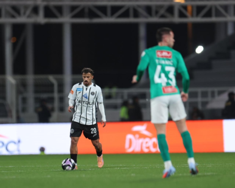 باسل السيالي يشارك لأول مرة مع الشباب في دوري روشن