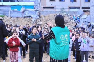 The King Salman Center continues distributing winter clothing to students in Gaza